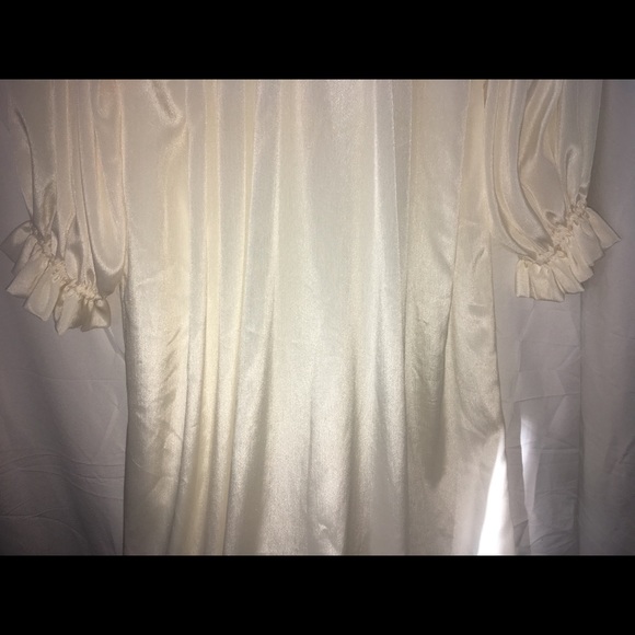 Beautiful VINTAGE Comfy Creamy-White Nightgown - Picture 8 of 8